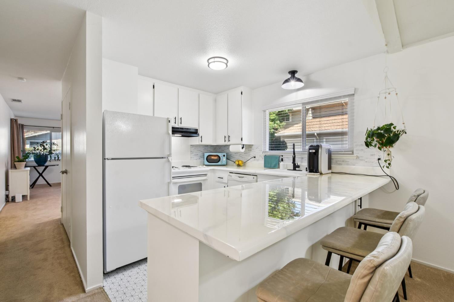 Detail Gallery Image 5 of 22 For 8363 La Riviera Dr, Sacramento,  CA 95826 - 2 Beds | 1/1 Baths