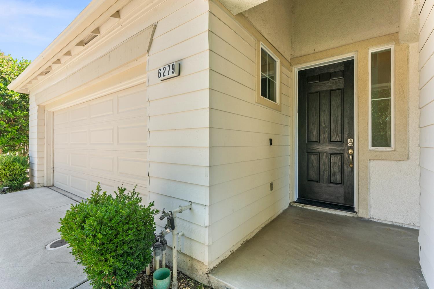 Detail Gallery Image 5 of 68 For 6279 Pine Meadow Cir, Stockton,  CA 95219 - 5 Beds | 3 Baths