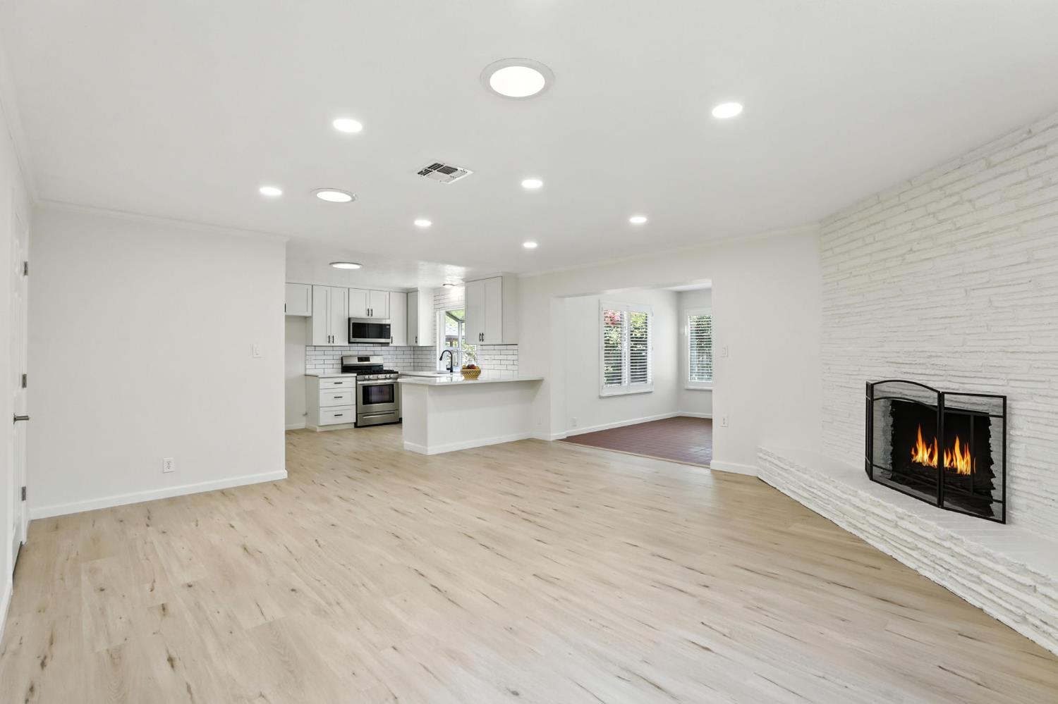 Detail Gallery Image 15 of 37 For 7969 Glenbar Way, Fair Oaks,  CA 95628 - 4 Beds | 2/1 Baths