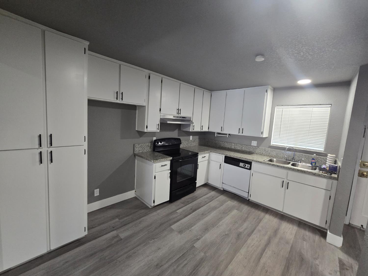 Detail Gallery Image 2 of 22 For 1957 Comstock Dr, Stockton,  CA 95209 - – Beds | – Baths