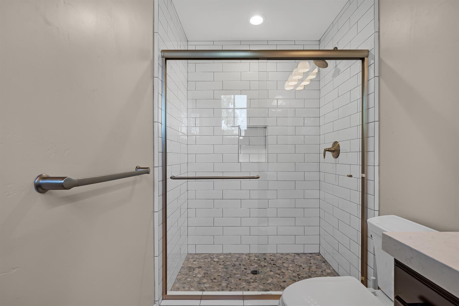 Detail Gallery Image 8 of 74 For 3421 Greenview Dr, El Dorado Hills,  CA 95762 - 5 Beds | 5/1 Baths