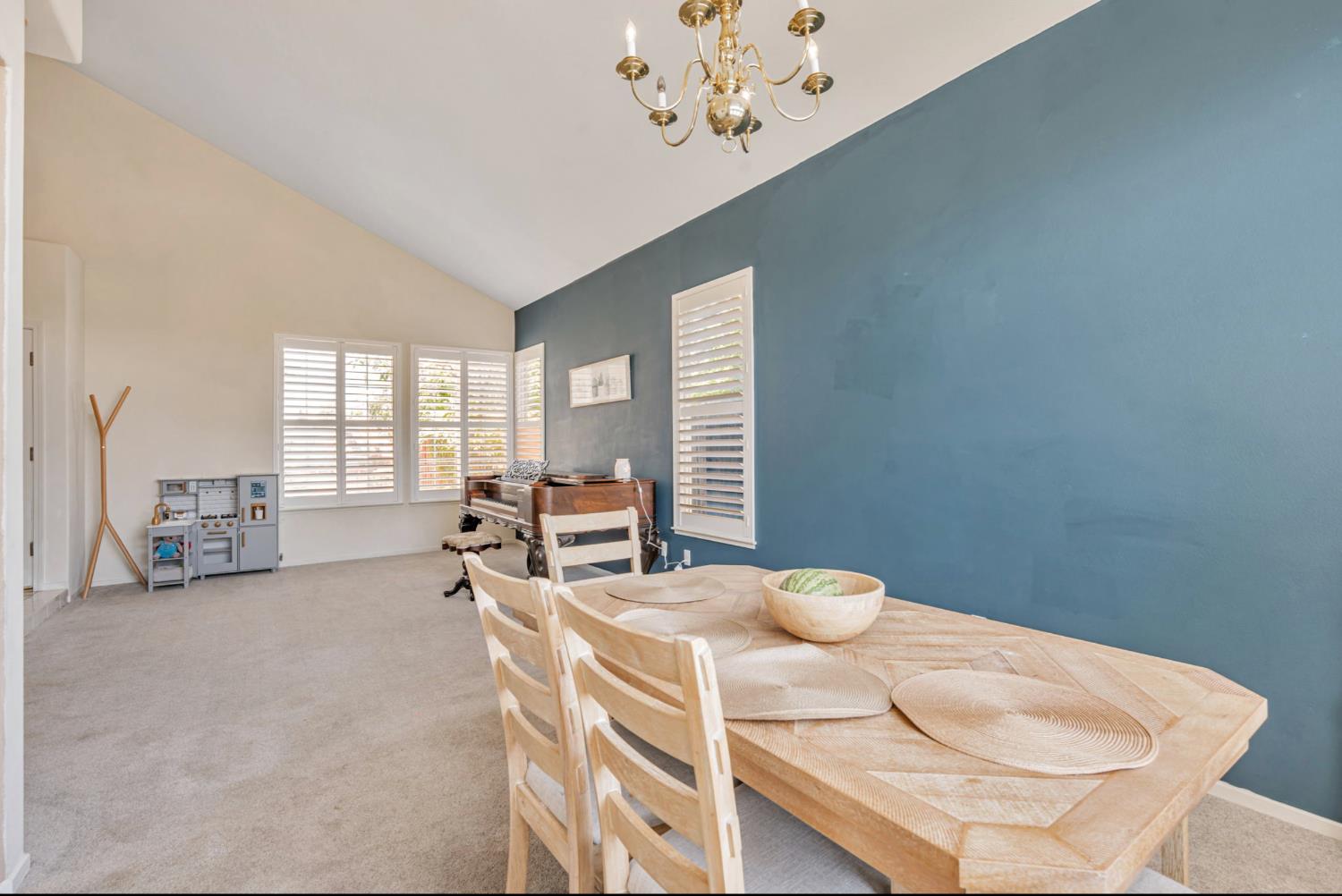 Detail Gallery Image 5 of 31 For 4864 Belford Peak Way, Antioch,  CA 94531 - 4 Beds | 3 Baths