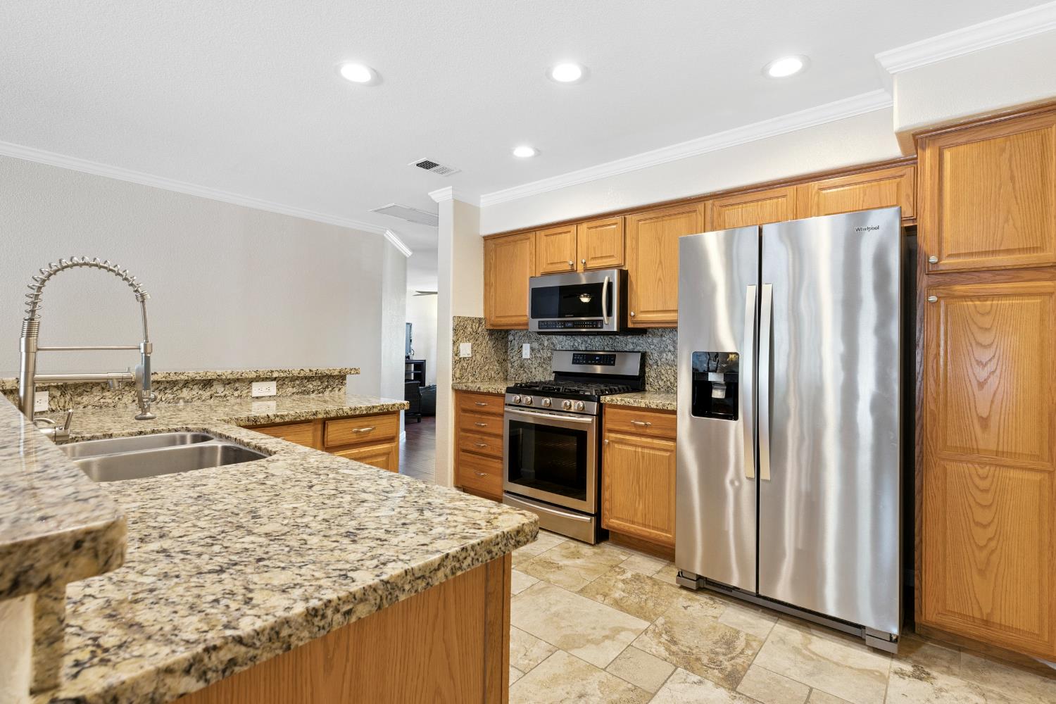 Detail Gallery Image 8 of 46 For 1162 Michelle Ct, Ripon,  CA 95366 - 5 Beds | 2 Baths
