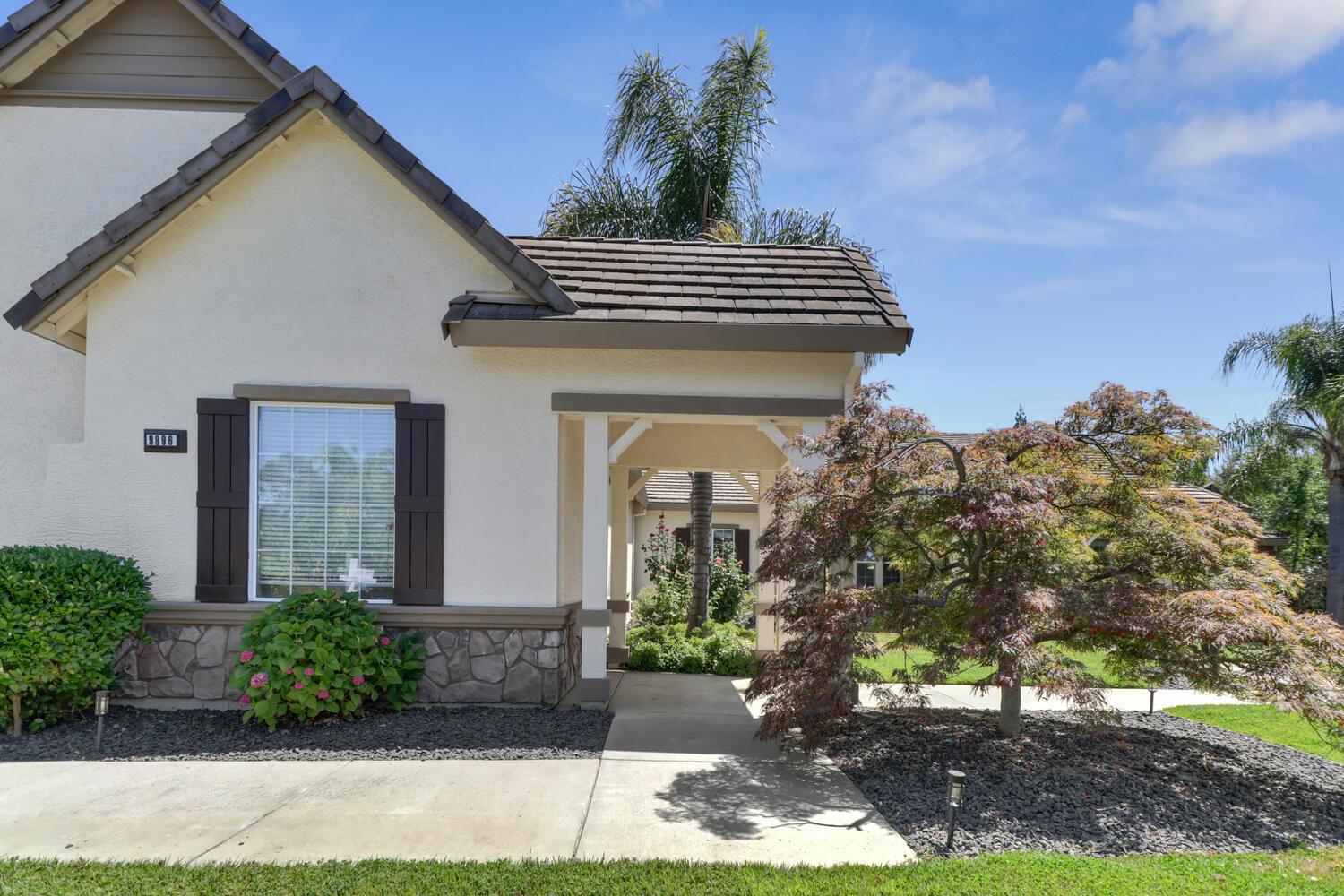 Detail Gallery Image 8 of 92 For 9896 Silvergate Ln, Elk Grove,  CA 95624 - 5 Beds | 3 Baths