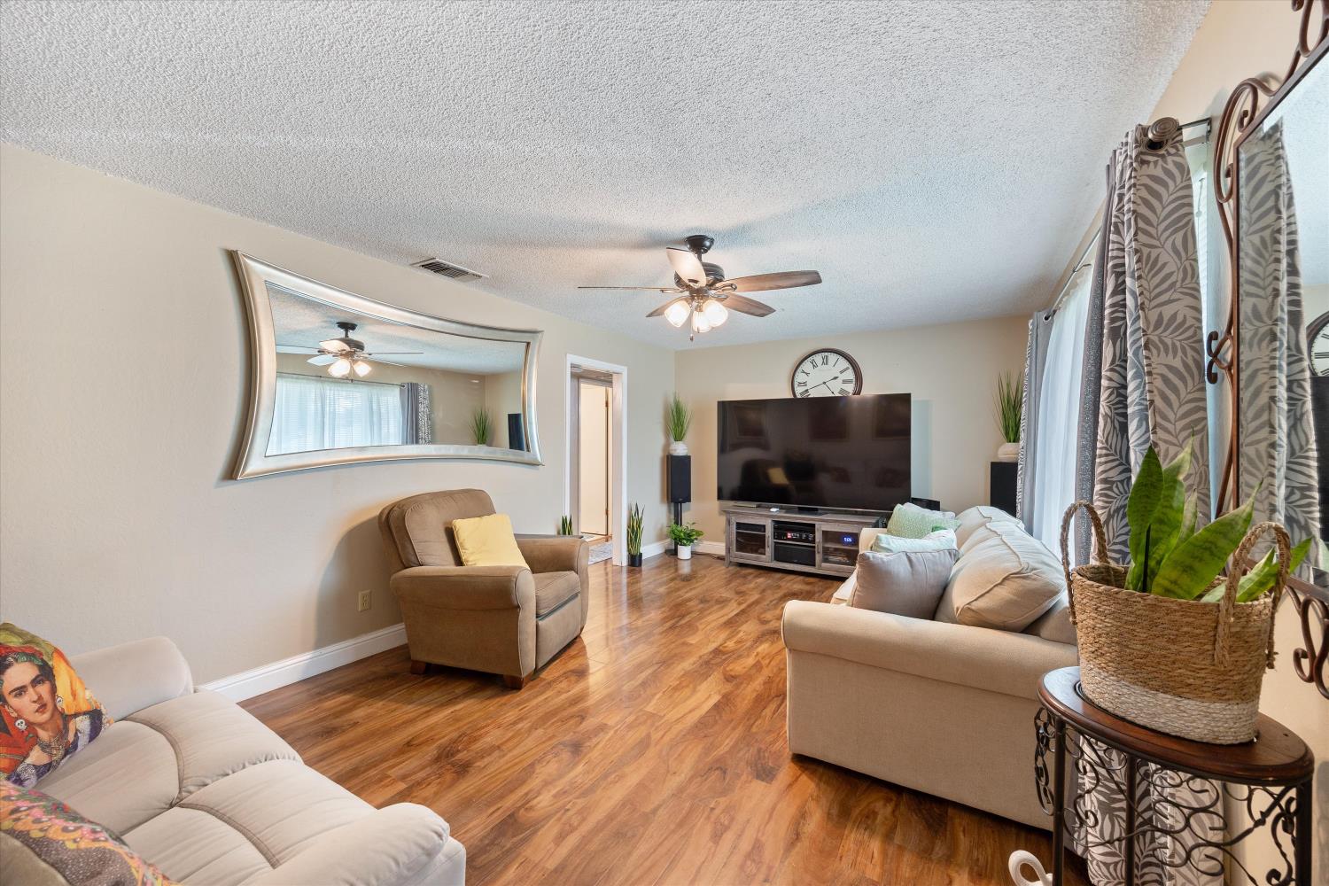Detail Gallery Image 15 of 39 For 2326 Ramon Dr, Sacramento,  CA 95825 - – Beds | – Baths