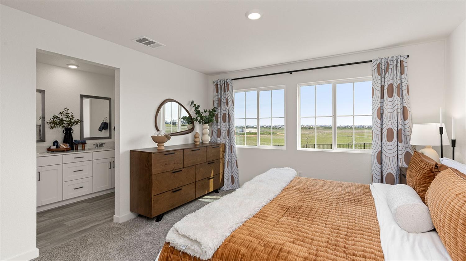 Detail Gallery Image 7 of 11 For 1080 Silver Feather Way, Roseville,  CA 95747 - 5 Beds | 3 Baths