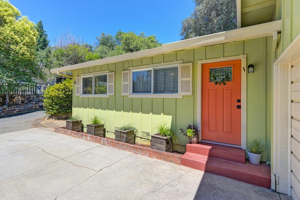 Detail Gallery Image 4 of 49 For 176 Mulberry Ln, Auburn,  CA 95603 - 3 Beds | 1 Baths