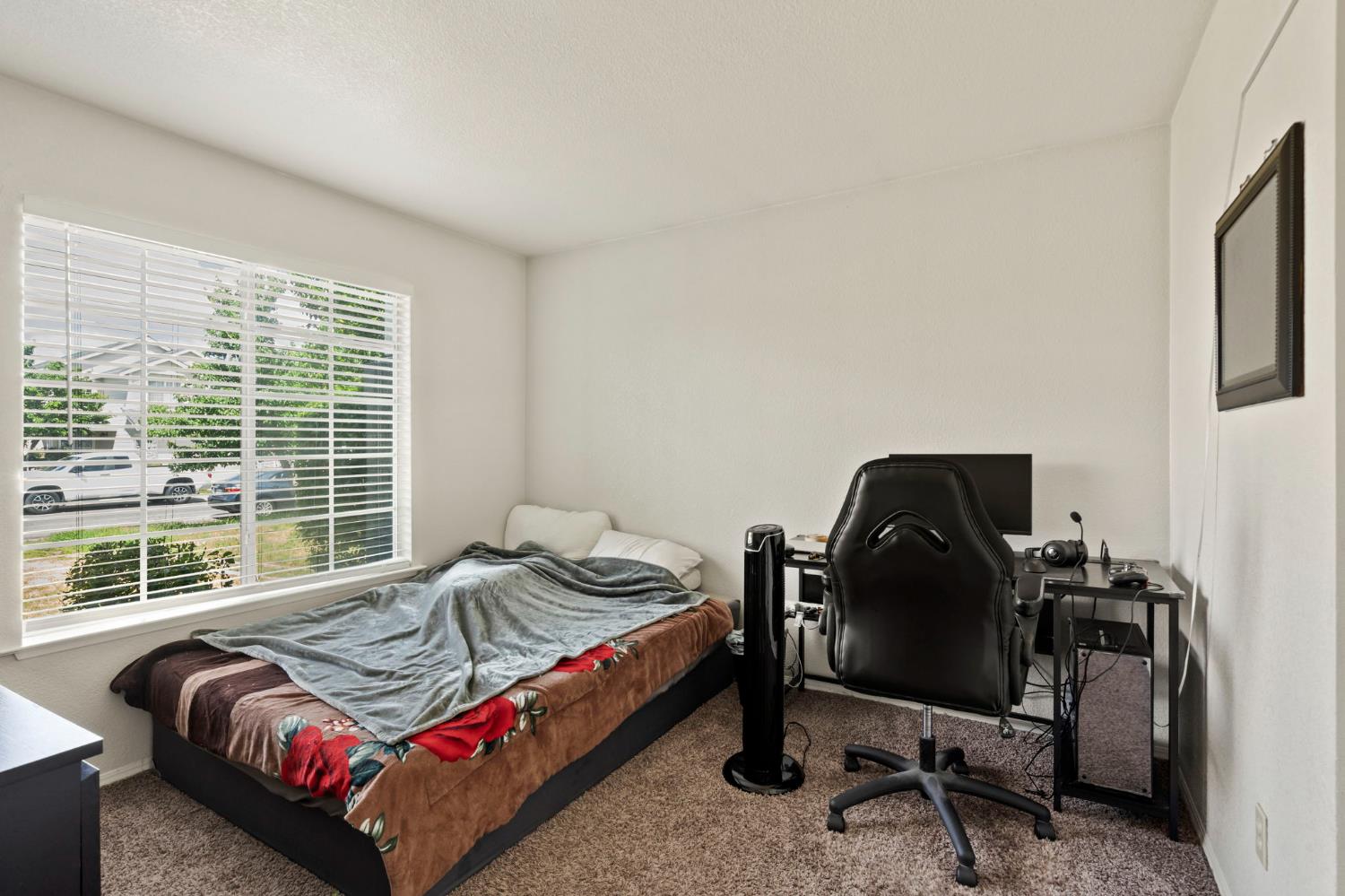 Detail Gallery Image 15 of 22 For 5279 Jacinto Ave, Sacramento,  CA 95823 - 3 Beds | 2 Baths
