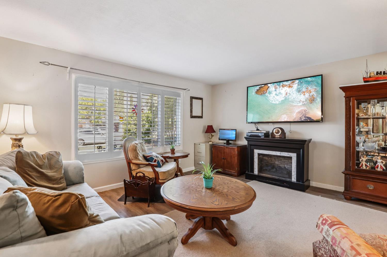 Detail Gallery Image 6 of 55 For 8058 Mesa Oak Way, Citrus Heights,  CA 95610 - 5 Beds | 3 Baths