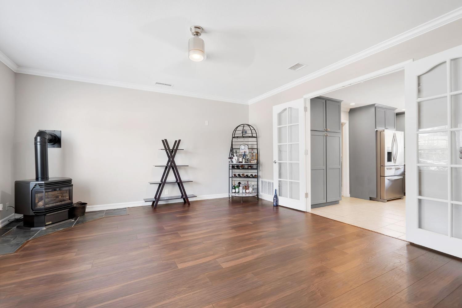 Detail Gallery Image 11 of 31 For 700 Fairview Dr, Woodland,  CA 95695 - 4 Beds | 2/1 Baths