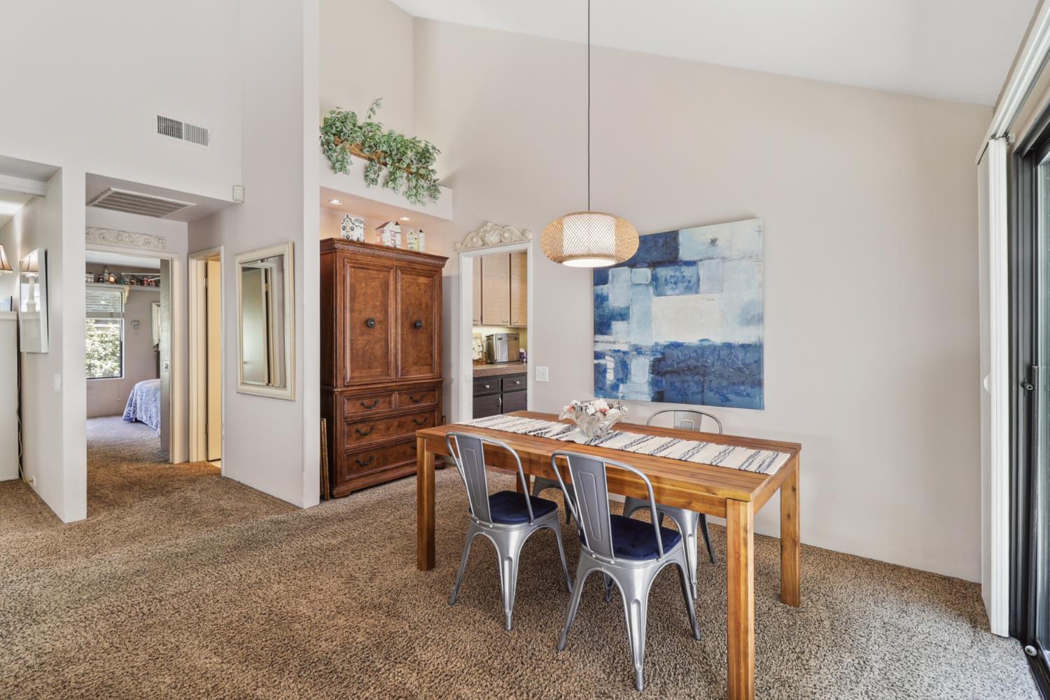 Detail Gallery Image 10 of 99 For 1911 Discovery Village Ln, Gold River,  CA 95670 - 2 Beds | 2 Baths