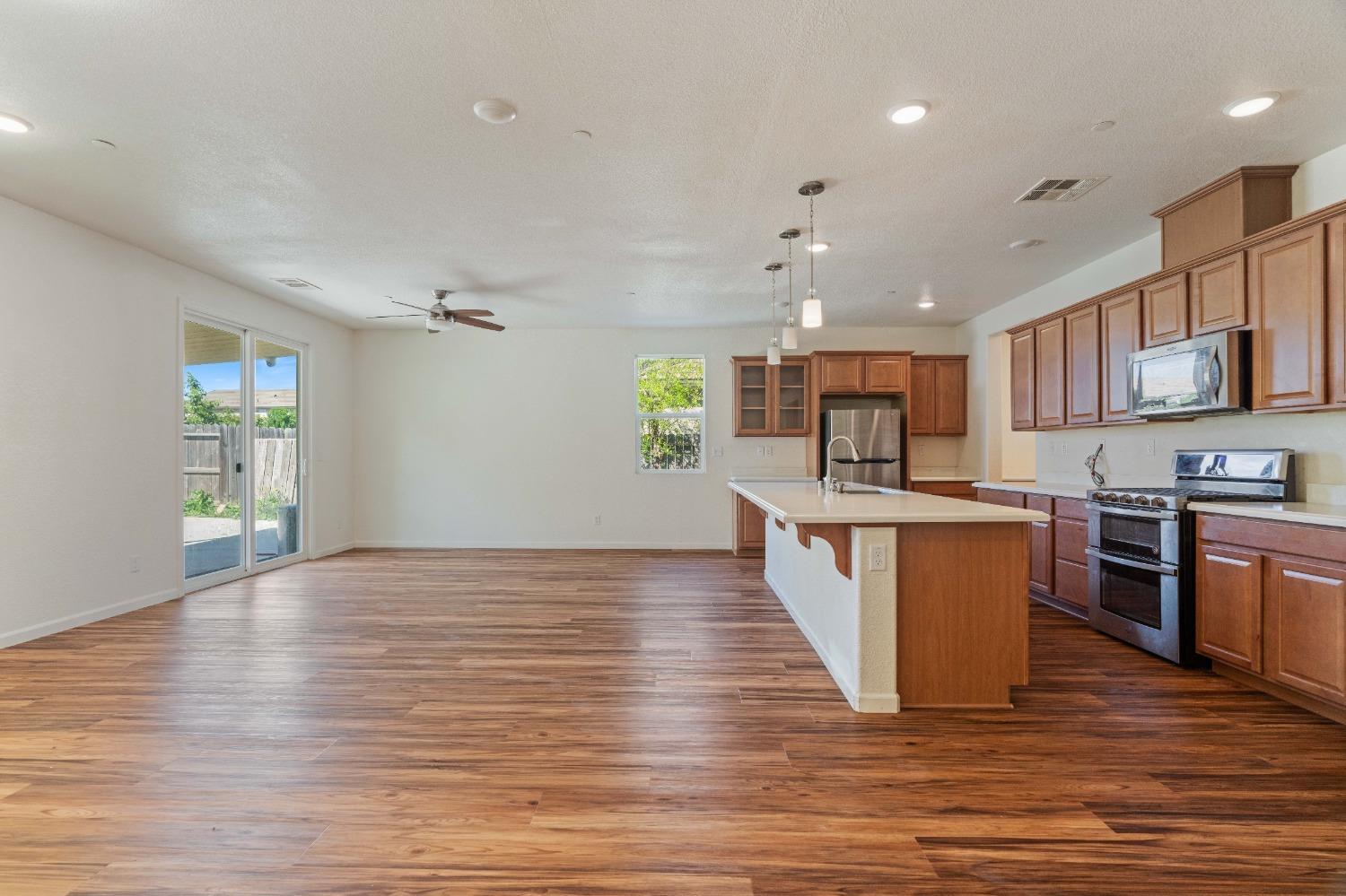 Detail Gallery Image 10 of 26 For 3760 Orbison Ln, Stockton,  CA 95212 - 4 Beds | 3 Baths