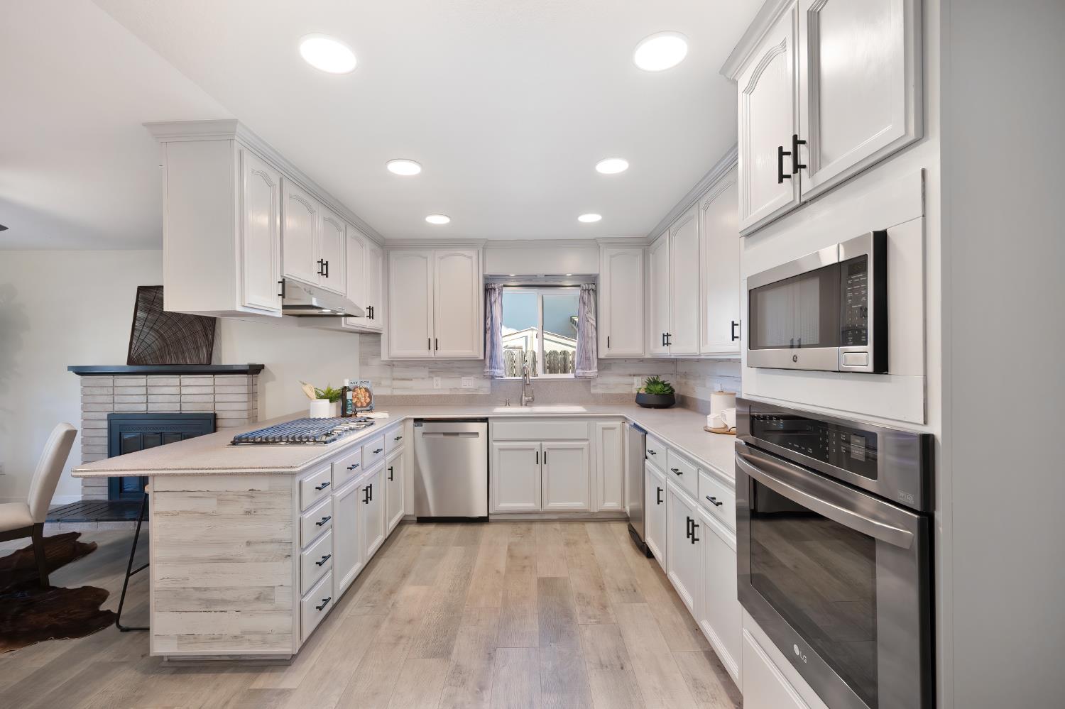 Detail Gallery Image 14 of 52 For 6716 Rinconada Dr, Citrus Heights,  CA 95610 - 3 Beds | 2/1 Baths