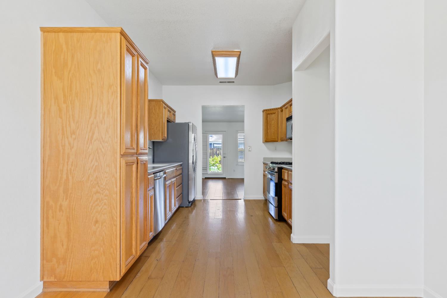 Detail Gallery Image 5 of 29 For 995 W Springer Dr, Turlock,  CA 95382 - 4 Beds | 2 Baths