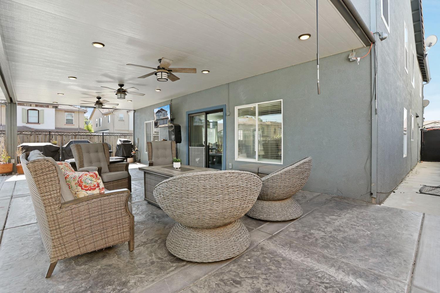 Detail Gallery Image 32 of 41 For 8841 Billfish Way, Sacramento,  CA 95828 - 5 Beds | 2/1 Baths