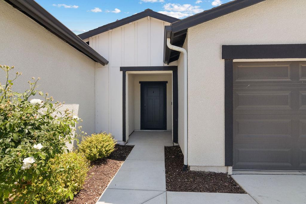 Detail Gallery Image 4 of 37 For 12084 Royal Ct, Waterford,  CA 95386 - 4 Beds | 2 Baths