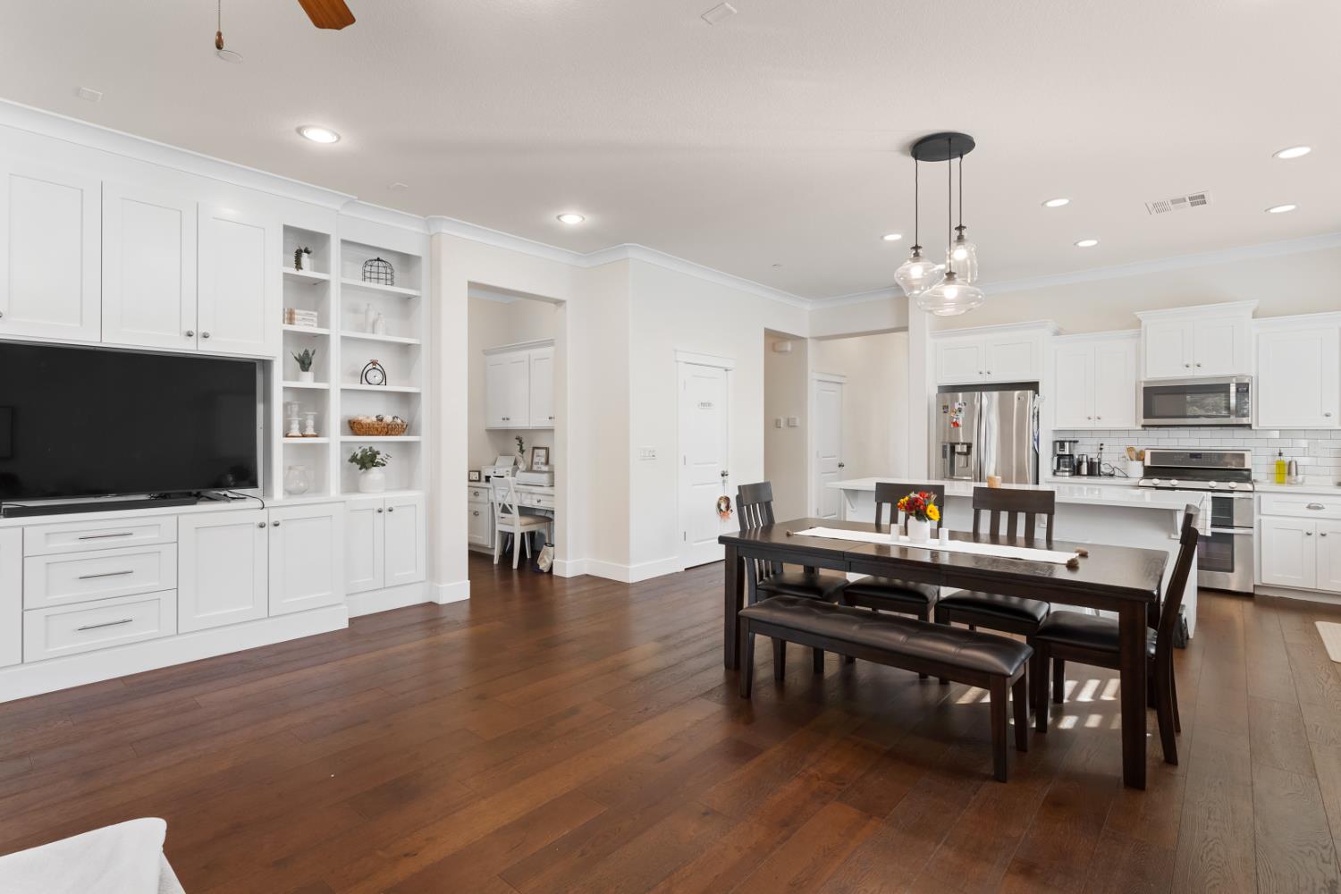 Detail Gallery Image 12 of 24 For 3001 Oak Trail Way, Roseville,  CA 95747 - 3 Beds | 3 Baths