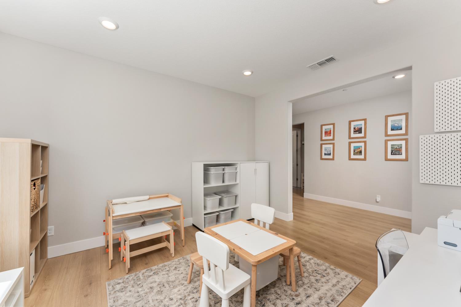 Detail Gallery Image 26 of 83 For 2073 Challenger Way, Roseville,  CA 95747 - 4 Beds | 3/1 Baths