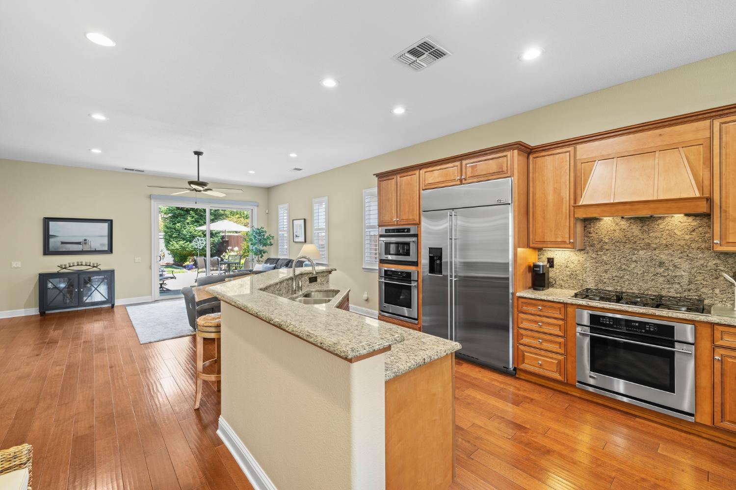 Detail Gallery Image 6 of 32 For 2016 Penstone Loop, Roseville,  CA 95747 - 3 Beds | 2 Baths