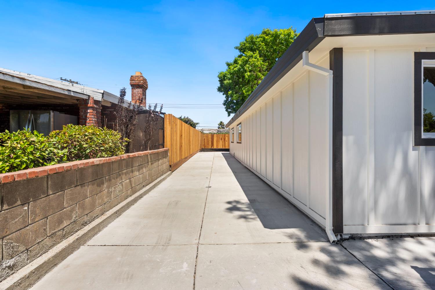 Detail Gallery Image 4 of 23 For 3889 32nd, Sacramento,  CA 95824 - 3 Beds | 2 Baths