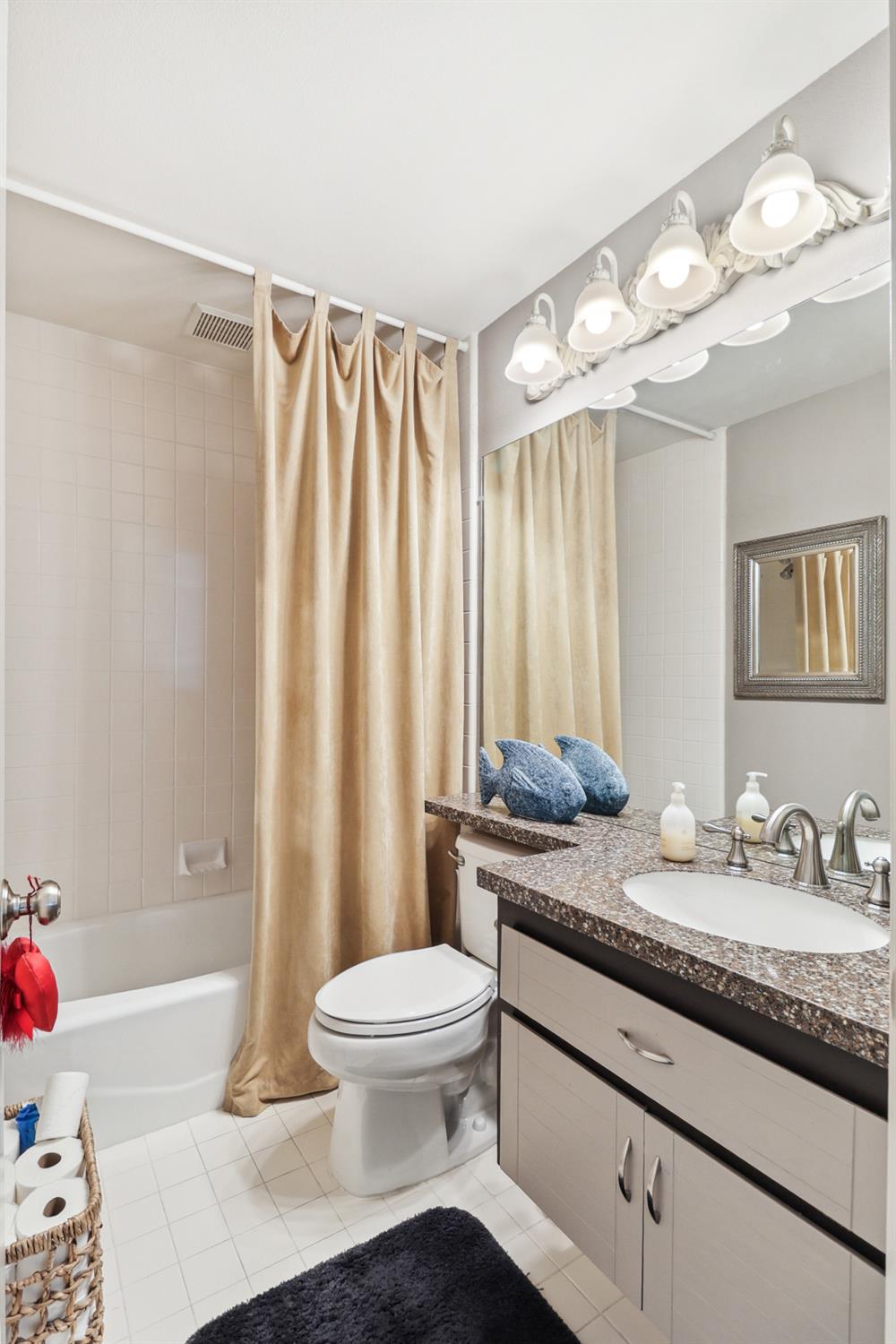 Detail Gallery Image 37 of 99 For 1911 Discovery Village Ln, Gold River,  CA 95670 - 2 Beds | 2 Baths