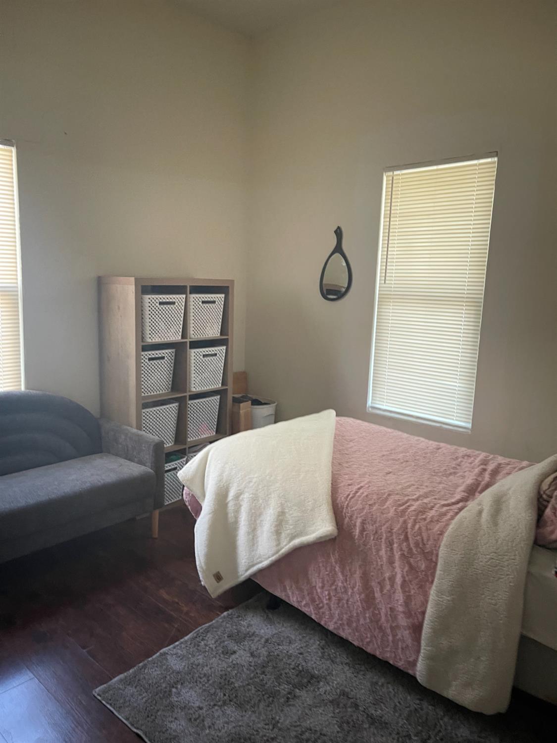 Detail Gallery Image 8 of 13 For 122 W Acacia, Stockton,  CA 95202 - 3 Beds | 1/1 Baths