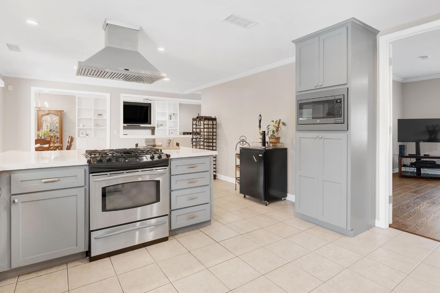 Detail Gallery Image 15 of 31 For 700 Fairview Dr, Woodland,  CA 95695 - 4 Beds | 2/1 Baths
