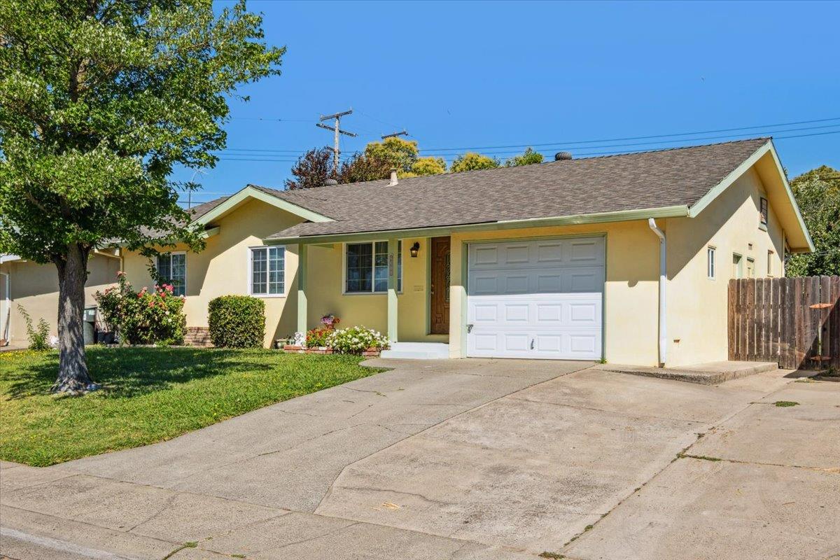 Detail Gallery Image 2 of 28 For 6609 Medora Dr, North Highlands,  CA 95660 - 3 Beds | 1/1 Baths