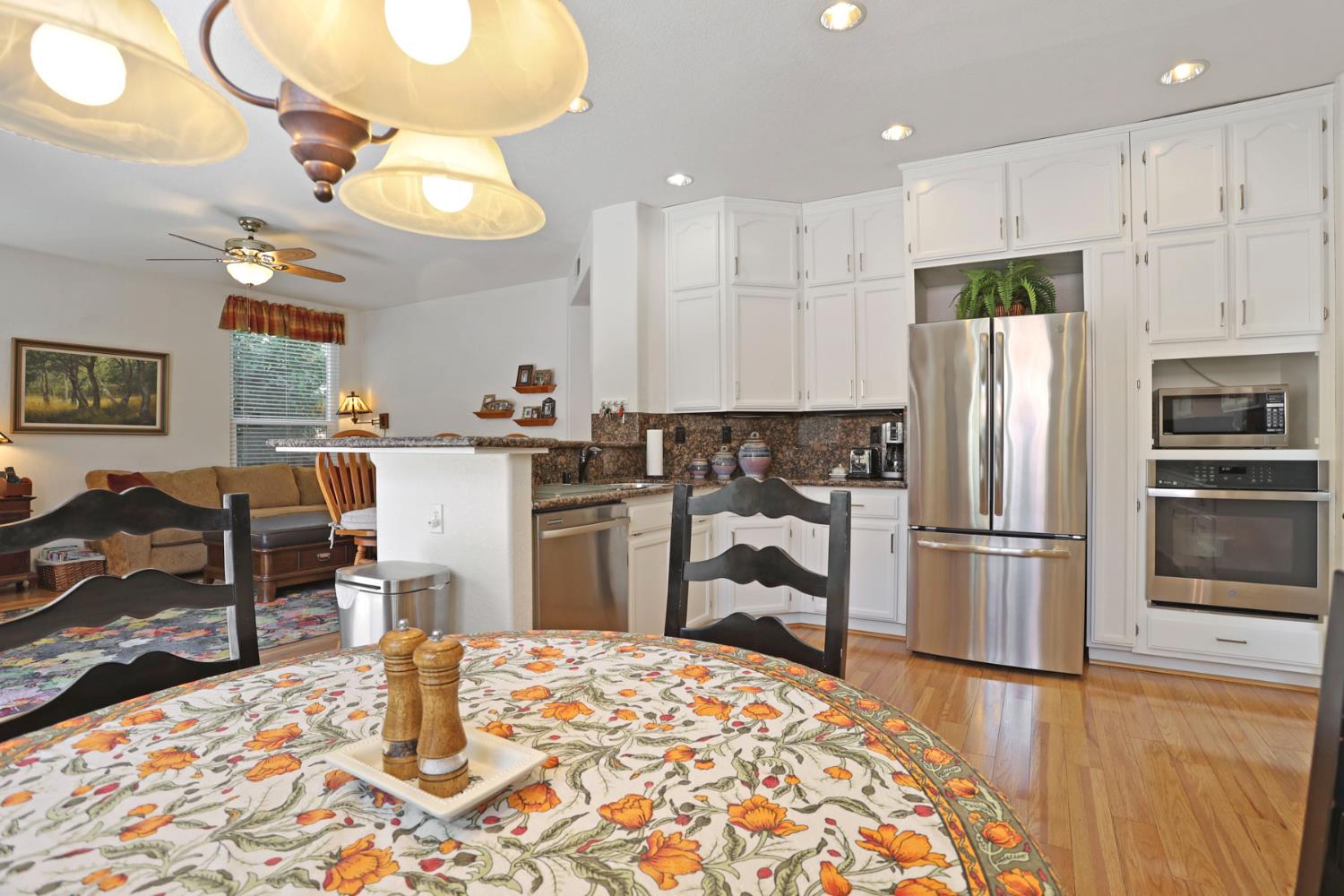 Detail Gallery Image 17 of 45 For 1145 Madera, Tracy,  CA 95377 - 4 Beds | 3 Baths