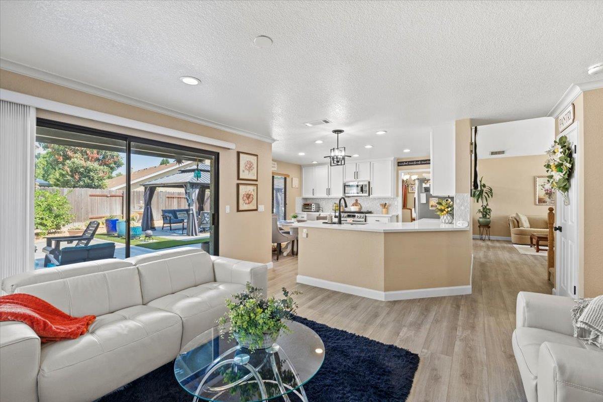 Detail Gallery Image 13 of 41 For 9128 Miners Creek Ct, Elk Grove,  CA 95758 - 4 Beds | 2/1 Baths