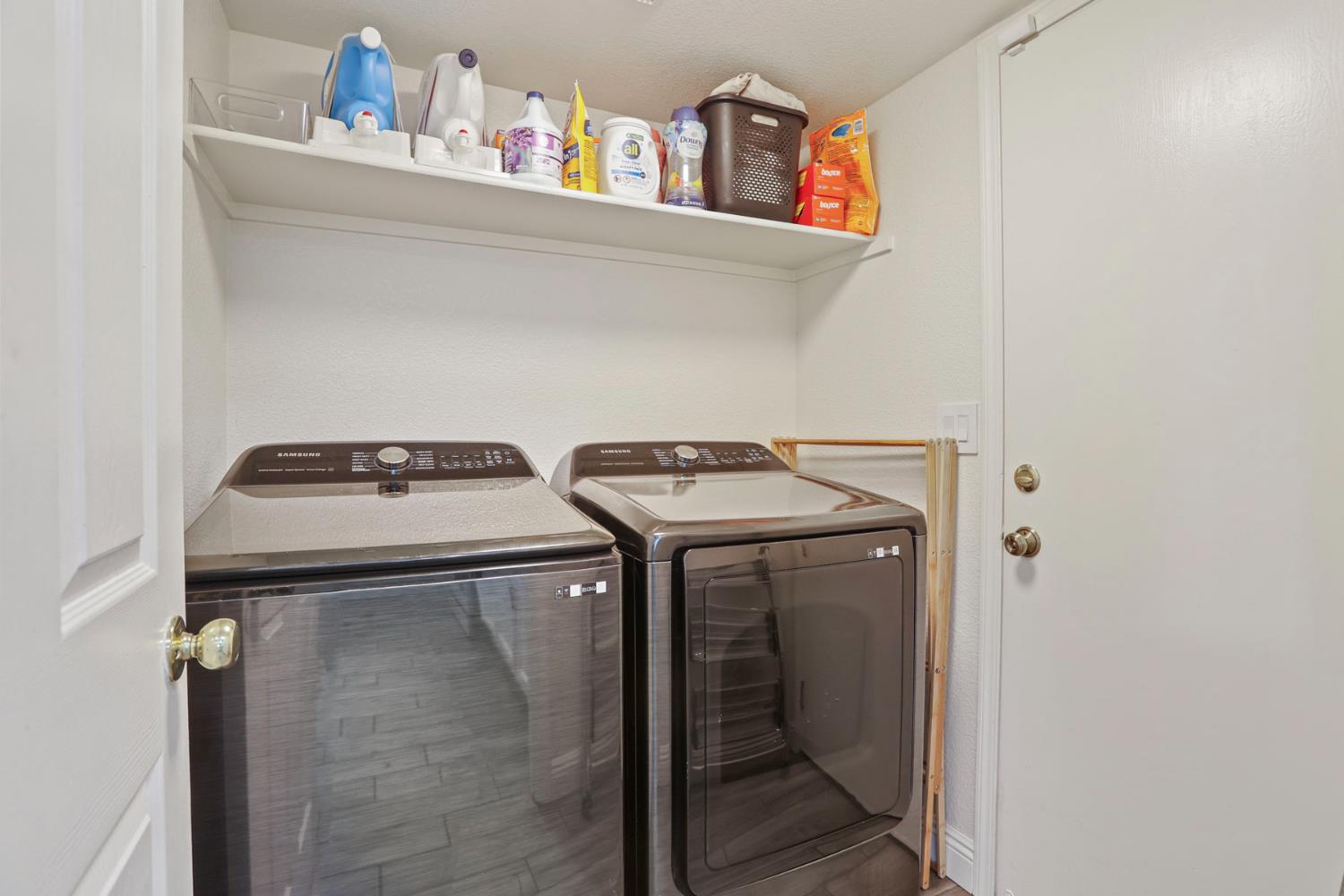 Detail Gallery Image 14 of 41 For 8841 Billfish Way, Sacramento,  CA 95828 - 5 Beds | 2/1 Baths