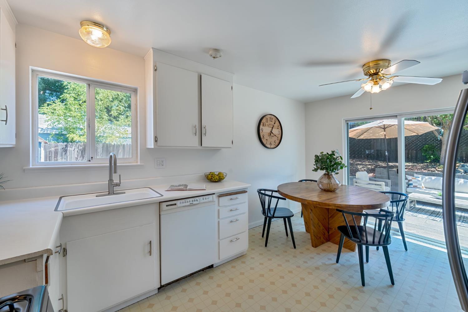 Detail Gallery Image 13 of 32 For 7712 Hyssop Ct, Citrus Heights,  CA 95621 - 3 Beds | 1 Baths