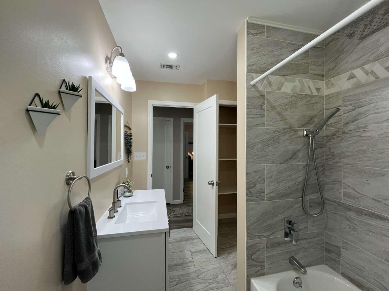 Detail Gallery Image 19 of 25 For 705 Maple Dr, Roseville,  CA 95678 - 2 Beds | 1 Baths