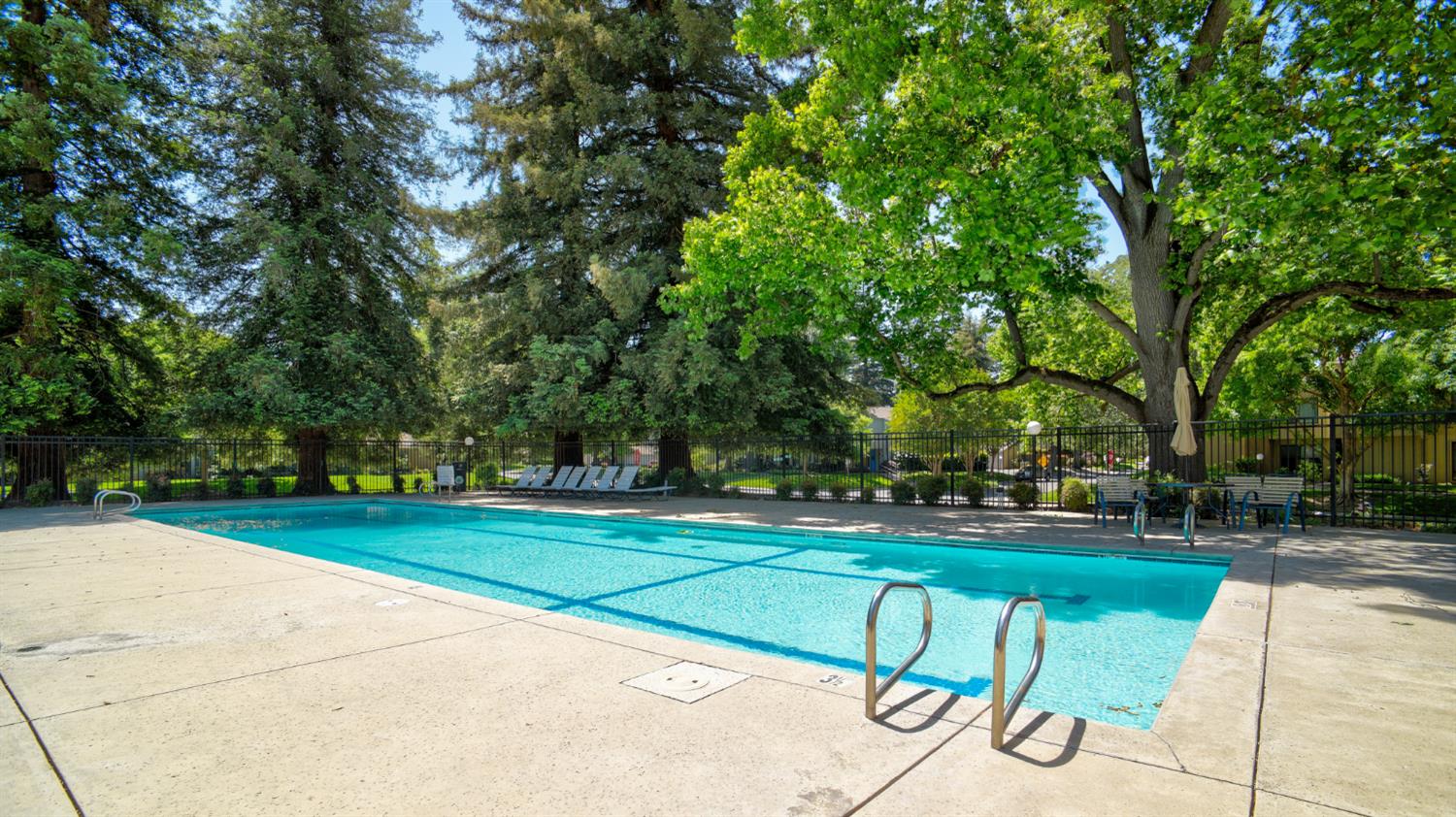 Detail Gallery Image 38 of 40 For 401 Dunbarton Cir, Sacramento,  CA 95825 - 3 Beds | 2 Baths