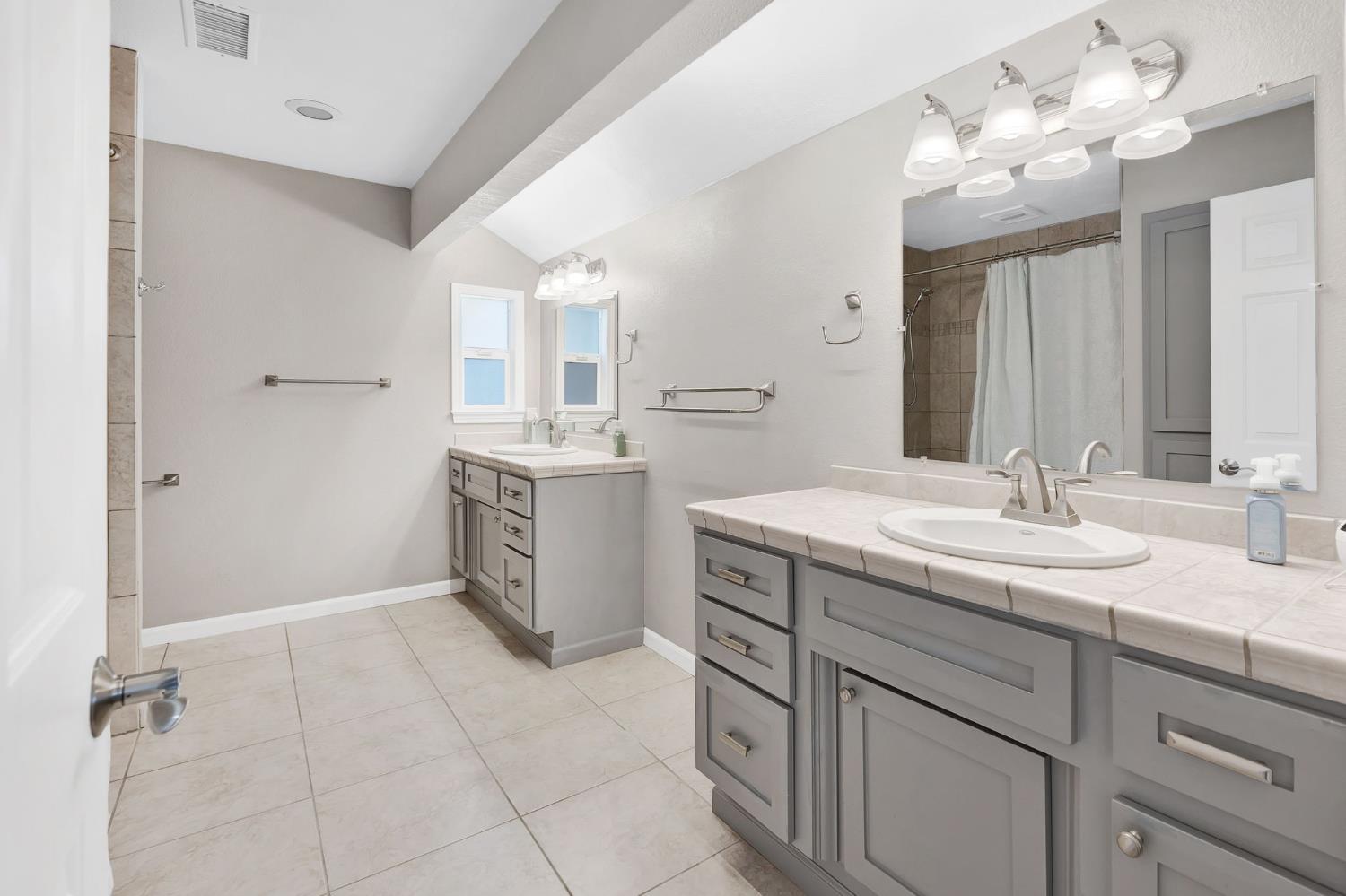 Detail Gallery Image 22 of 31 For 700 Fairview Dr, Woodland,  CA 95695 - 4 Beds | 2/1 Baths
