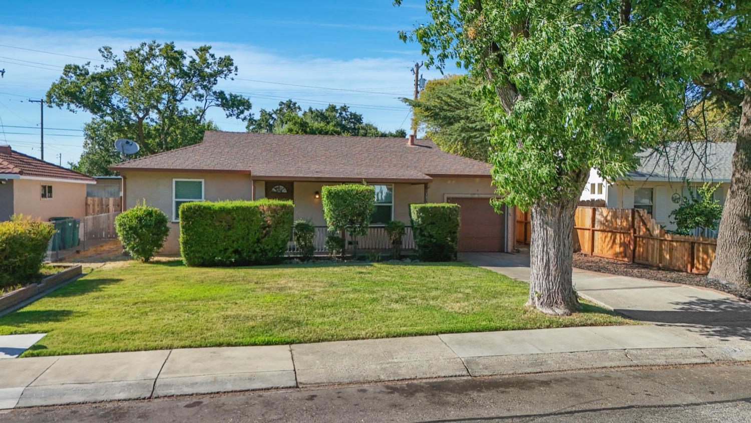 Detail Gallery Image 1 of 60 For 503 E Essex St, Stockton,  CA 95204 - 4 Beds | 2 Baths
