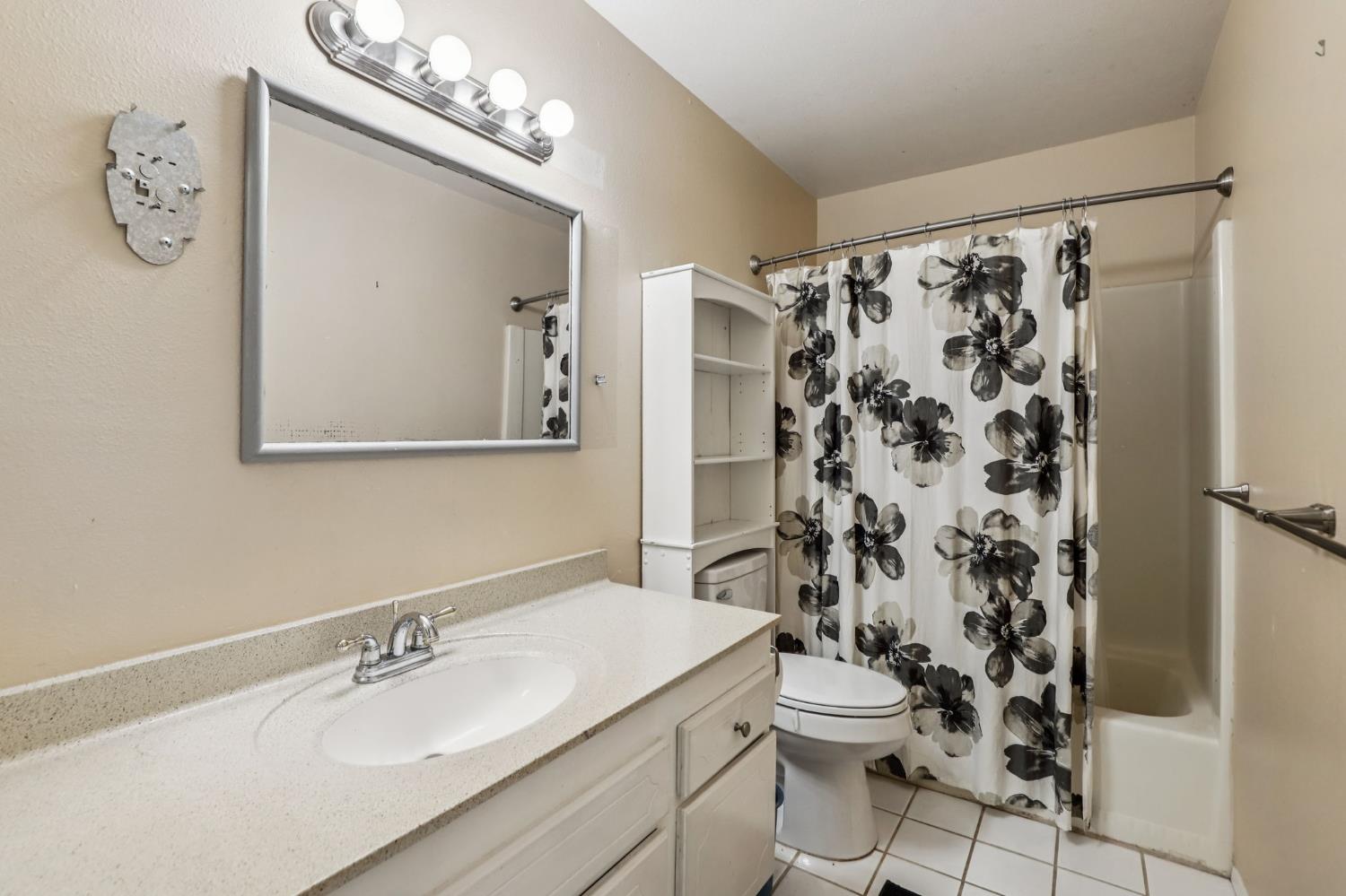 Detail Gallery Image 32 of 55 For 8058 Mesa Oak Way, Citrus Heights,  CA 95610 - 5 Beds | 3 Baths