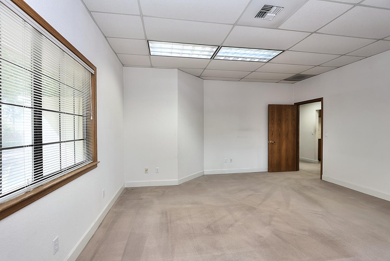 Detail Gallery Image 38 of 51 For 1601 Executive Ct, Sacramento,  CA 95864 - – Beds | – Baths