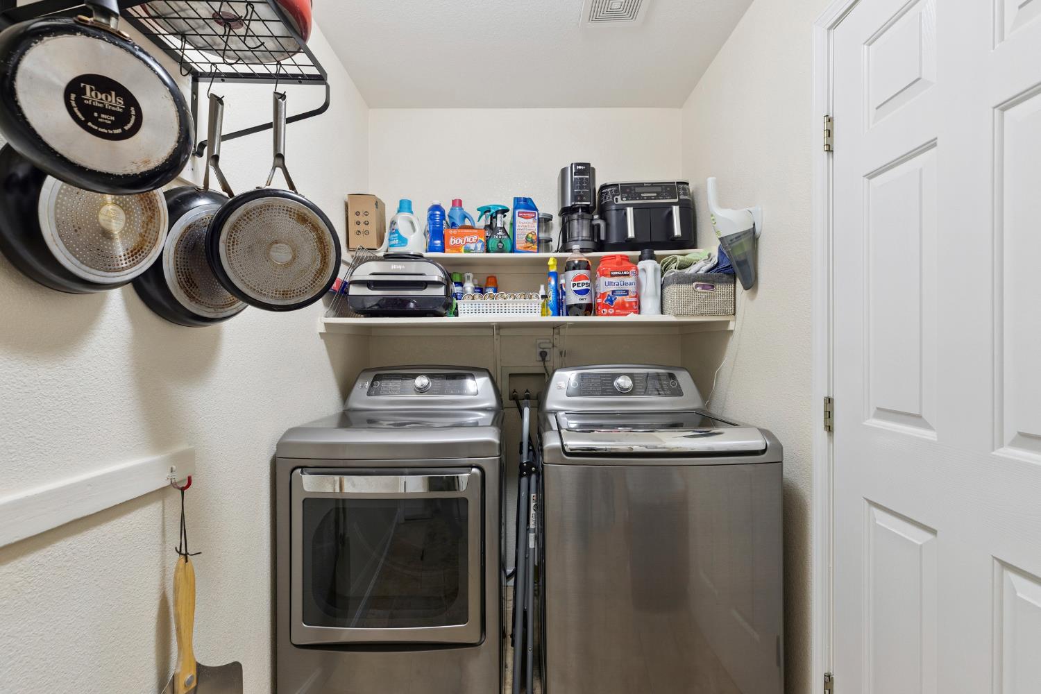 Detail Gallery Image 10 of 46 For 1162 Michelle Ct, Ripon,  CA 95366 - 5 Beds | 2 Baths