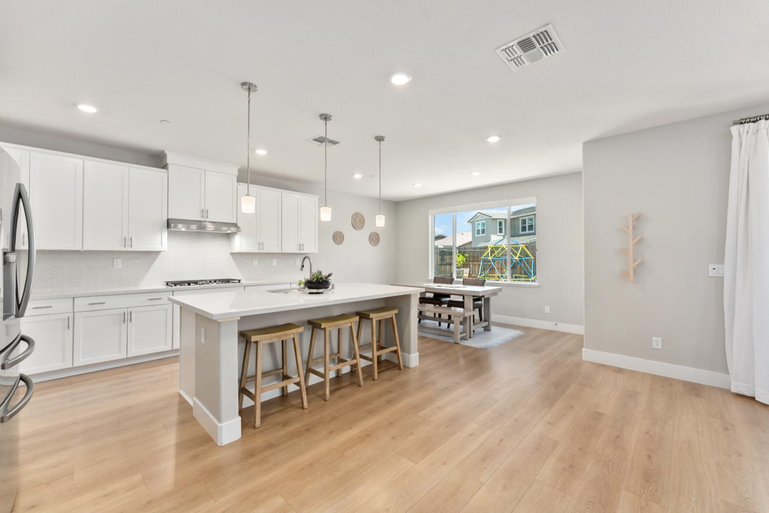 Detail Gallery Image 27 of 83 For 2073 Challenger Way, Roseville,  CA 95747 - 4 Beds | 3/1 Baths
