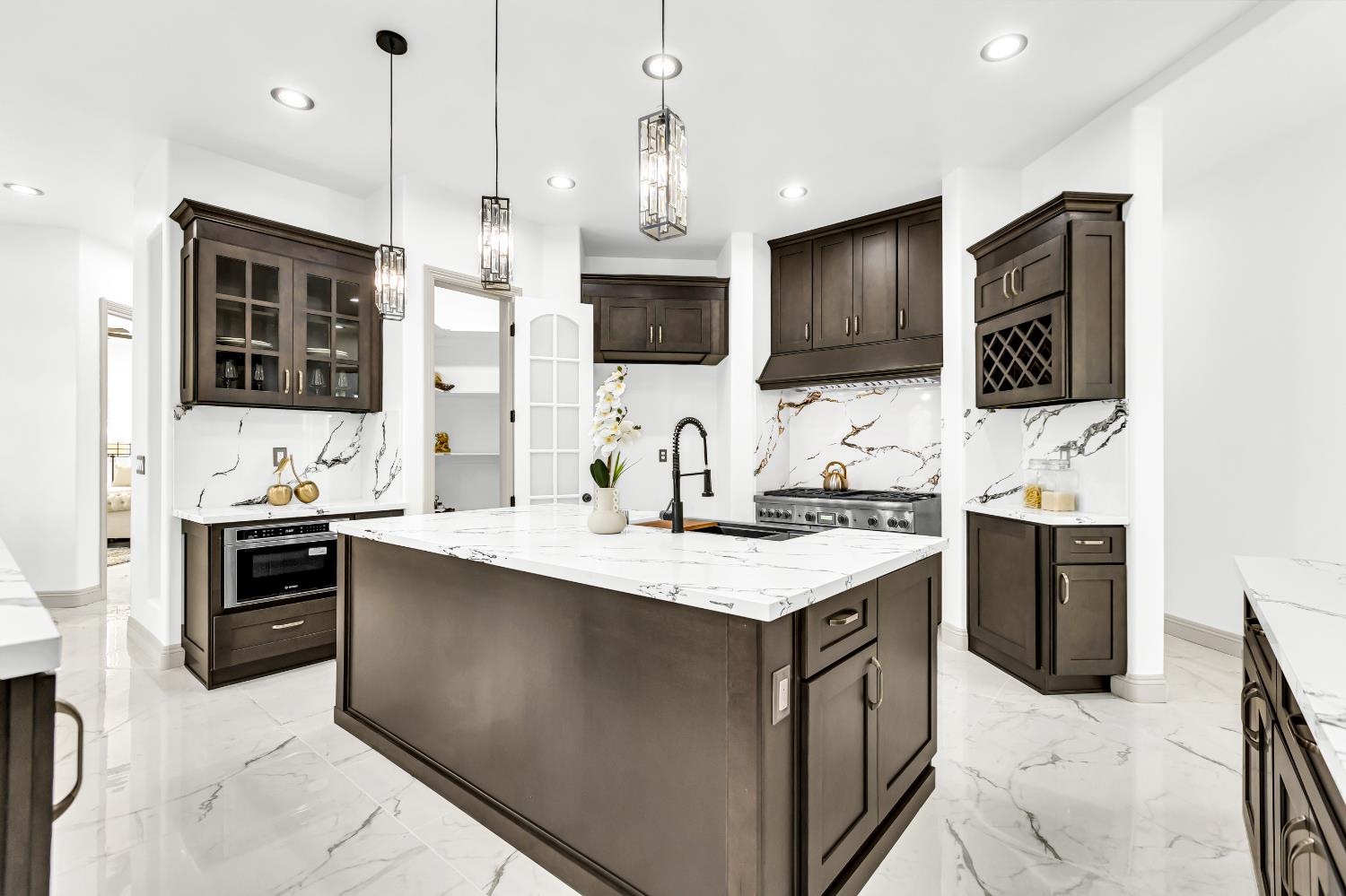 Detail Gallery Image 34 of 98 For 14537 Mira Vista Ln, Lockeford,  CA 95237 - 7 Beds | 4/1 Baths