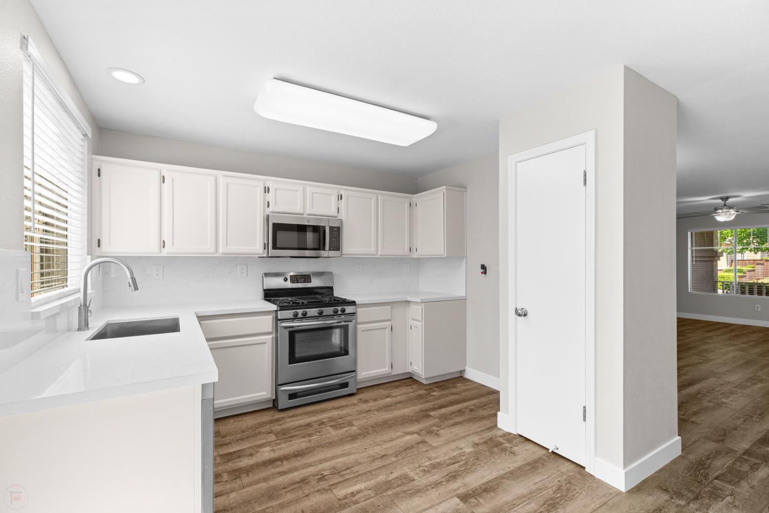 Detail Gallery Image 16 of 31 For 1566 Parkside Ct, Tracy,  CA 95376 - 3 Beds | 2 Baths