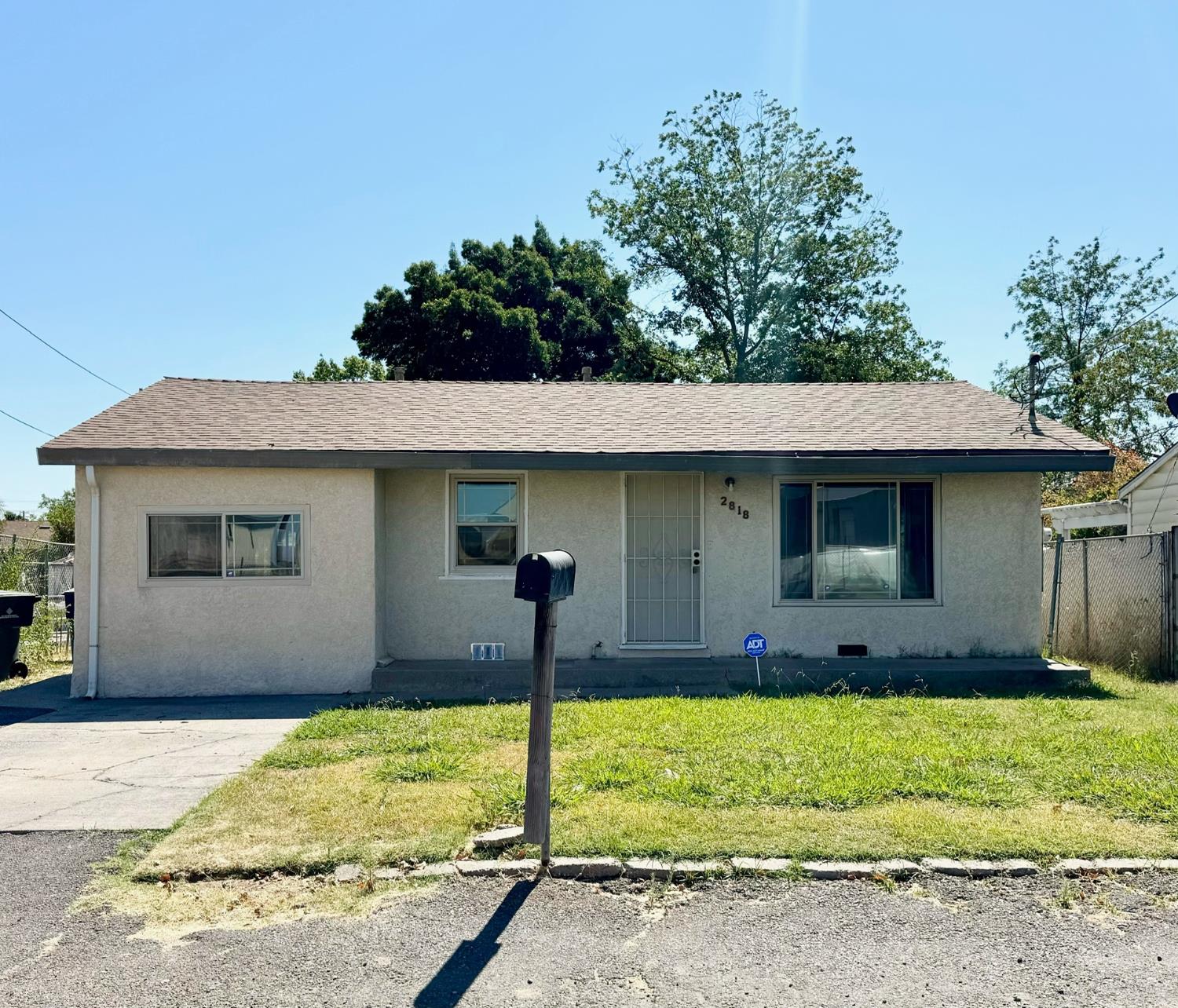 Detail Gallery Image 1 of 19 For 2818 Plover St, Sacramento,  CA 95815 - 4 Beds | 2 Baths
