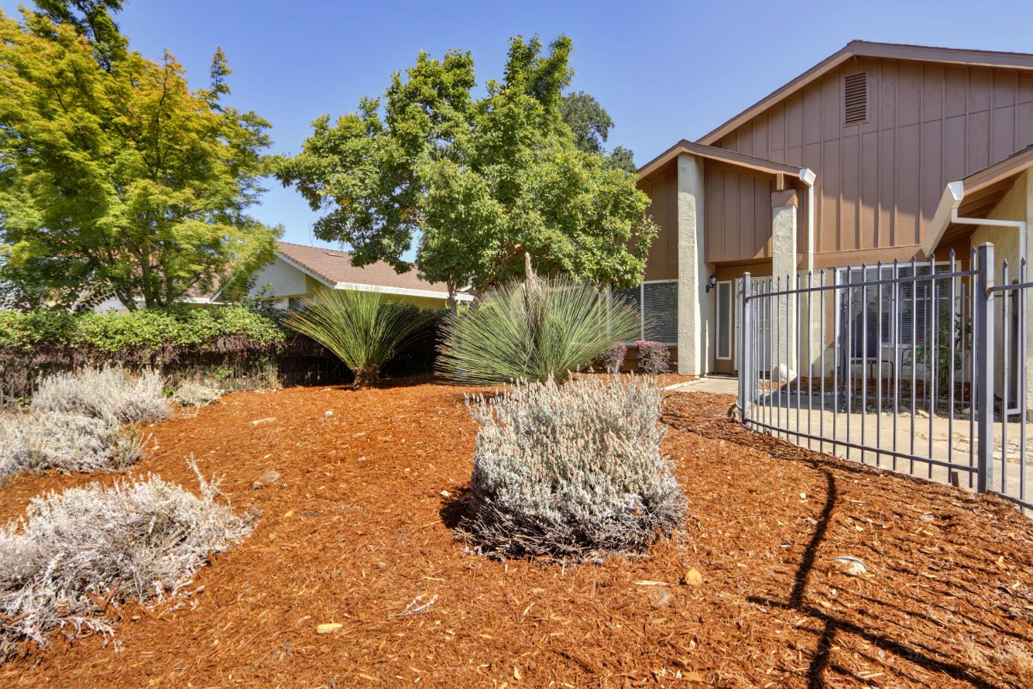 Detail Gallery Image 5 of 48 For 9013 Meadowsweet Way, Elk Grove,  CA 95624 - 4 Beds | 2 Baths
