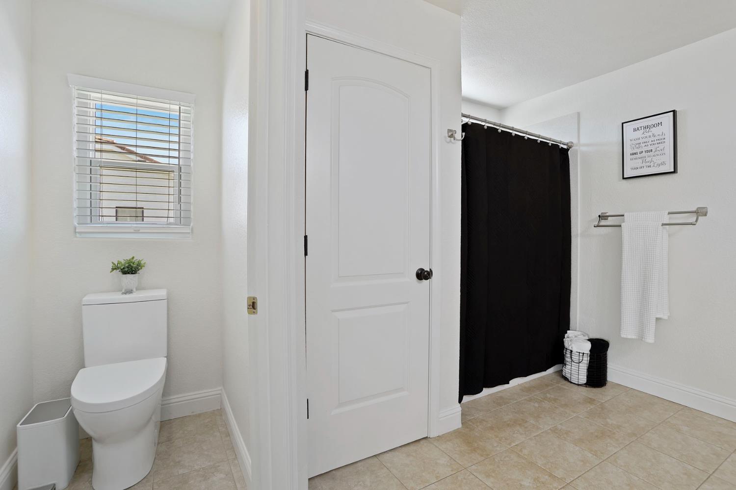 Detail Gallery Image 27 of 41 For 8841 Billfish Way, Sacramento,  CA 95828 - 5 Beds | 2/1 Baths