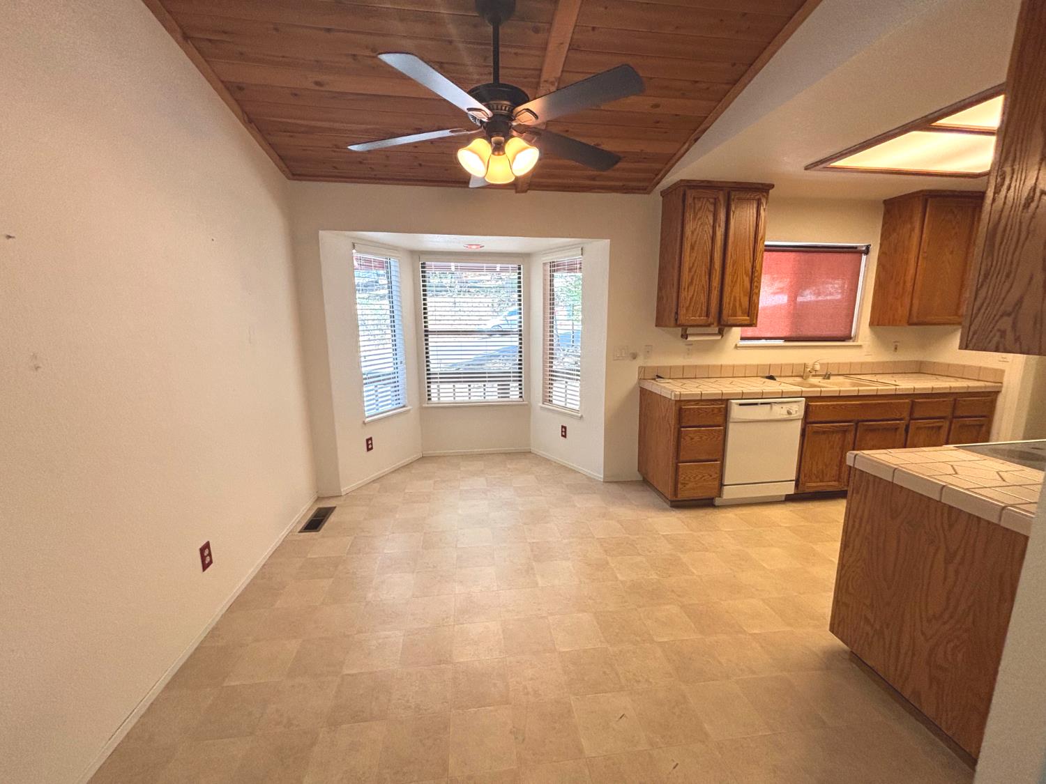 Detail Gallery Image 9 of 22 For 6210 Kokanee Ln, Pollock Pines,  CA 95726 - 3 Beds | 2 Baths