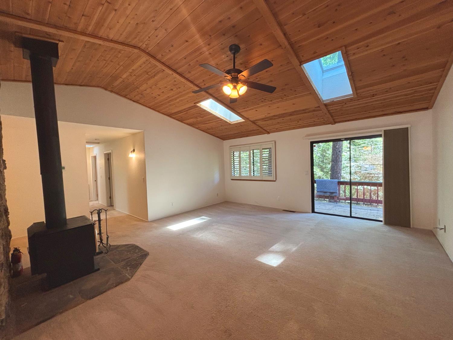 Detail Gallery Image 5 of 22 For 6210 Kokanee Ln, Pollock Pines,  CA 95726 - 3 Beds | 2 Baths