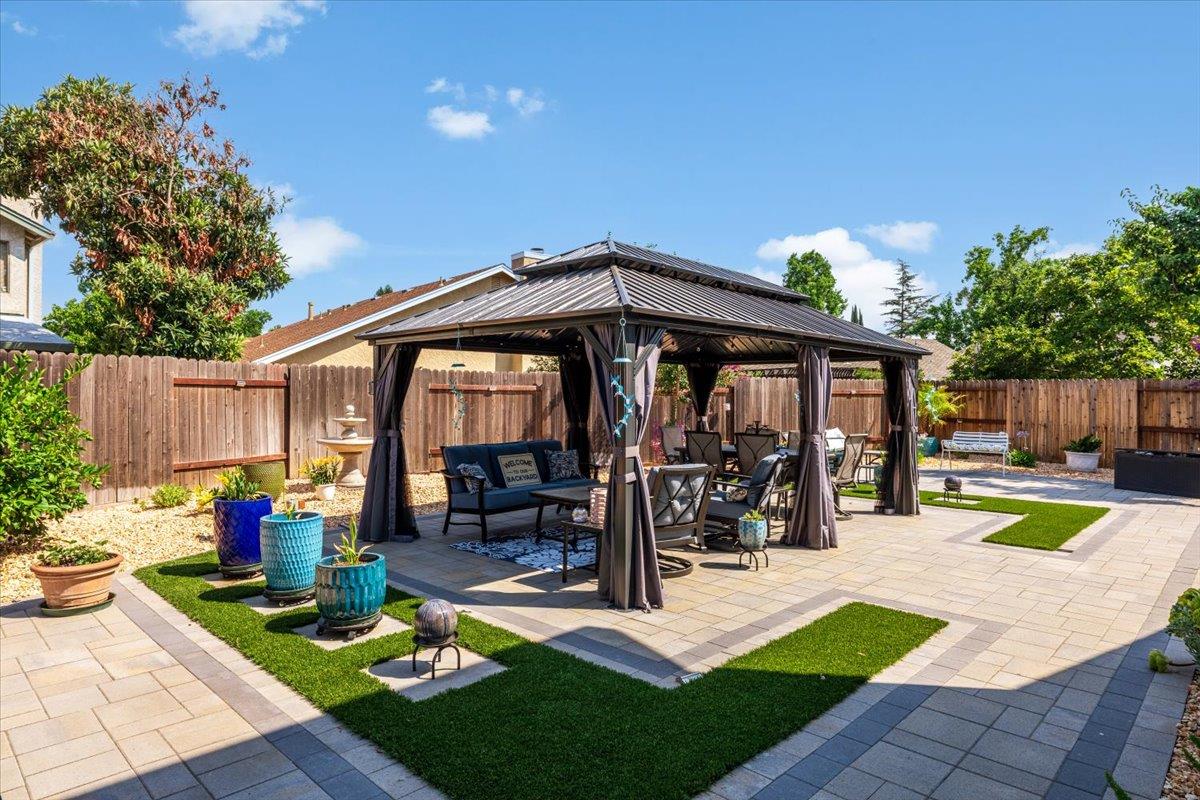 Detail Gallery Image 4 of 41 For 9128 Miners Creek Ct, Elk Grove,  CA 95758 - 4 Beds | 2/1 Baths