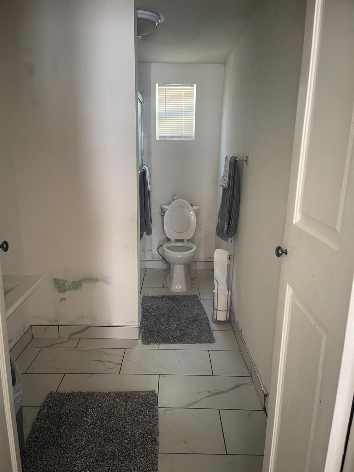 Detail Gallery Image 3 of 13 For 122 W Acacia, Stockton,  CA 95202 - 3 Beds | 1/1 Baths