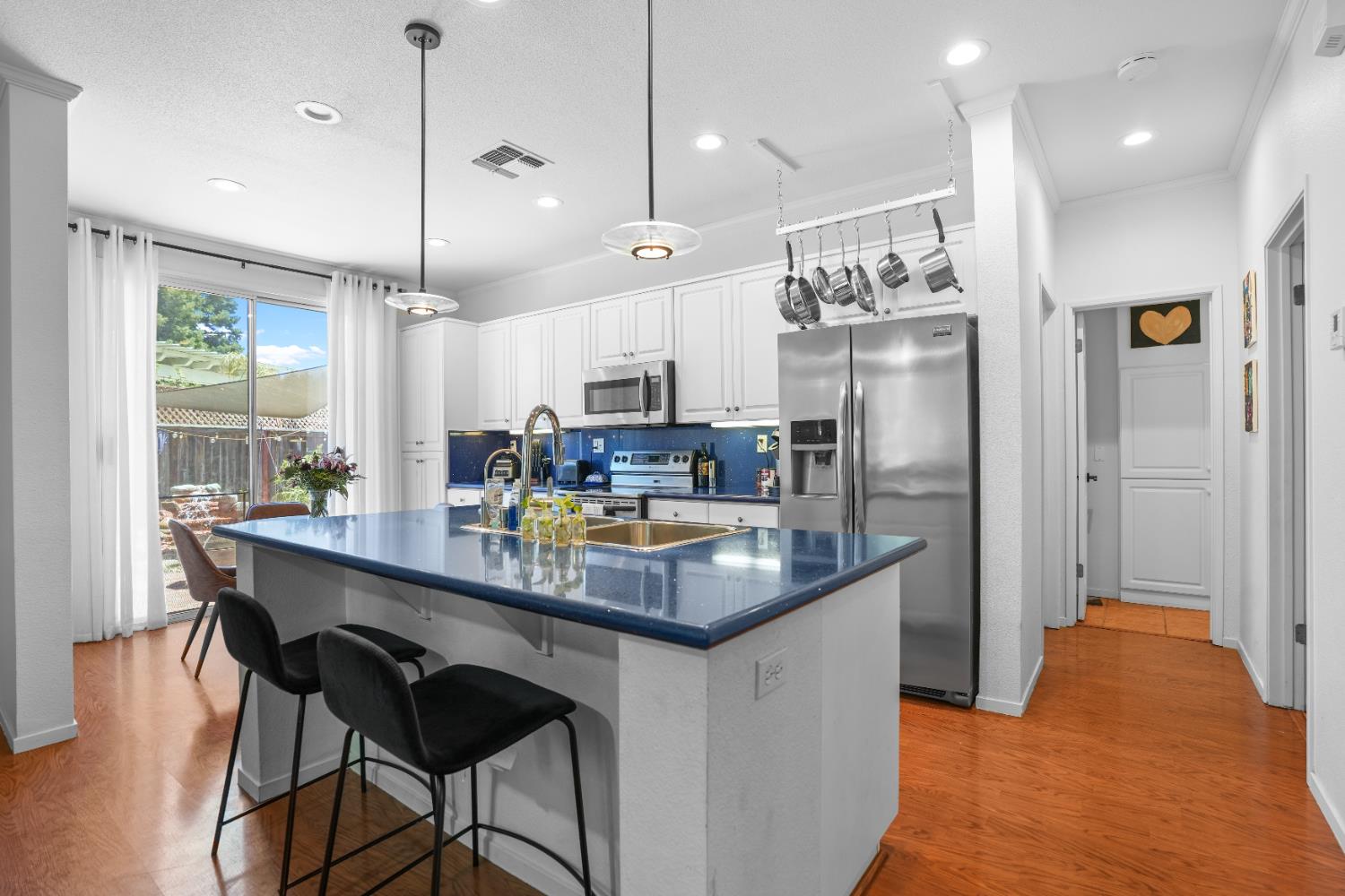 Detail Gallery Image 11 of 33 For 6777 Brook Falls Cir, Stockton,  CA 95219 - 4 Beds | 3 Baths